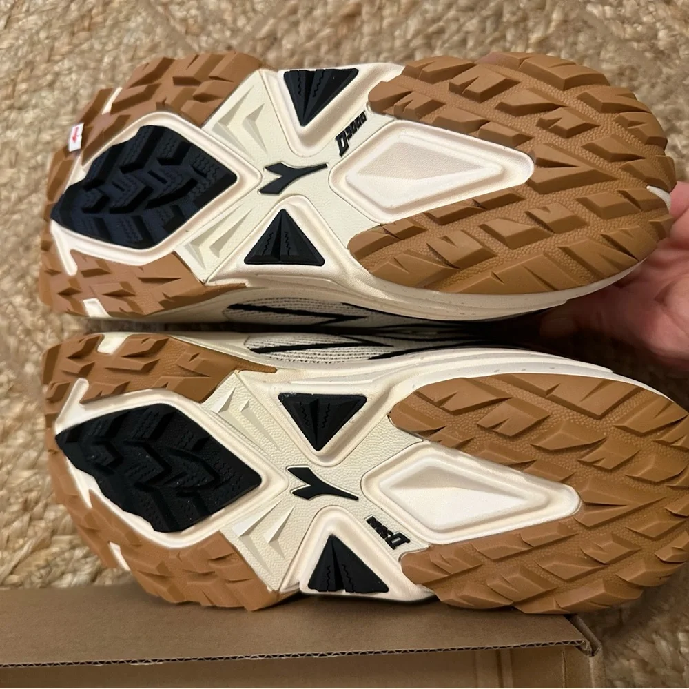 NWT Diadora Sestiere XT 2 Trail Running Shoes in Tan, White and Black - Picture 3 of 5